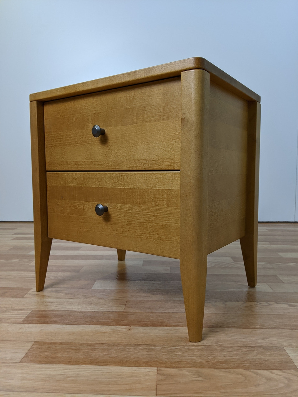 

Прикроватная тумбочка DOMROM Хюгге из дерева BN 103