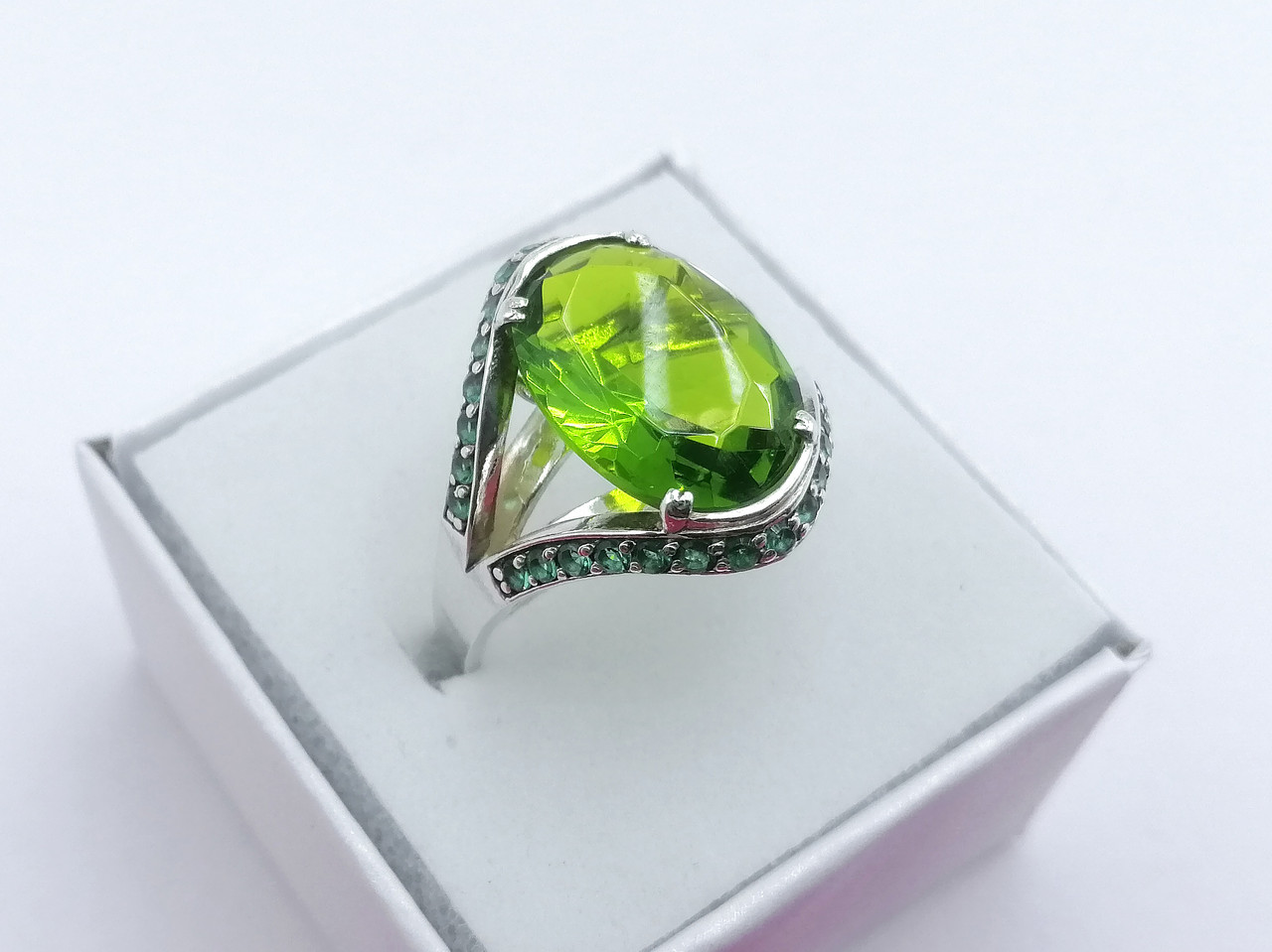 

Серебряное кольцо 945