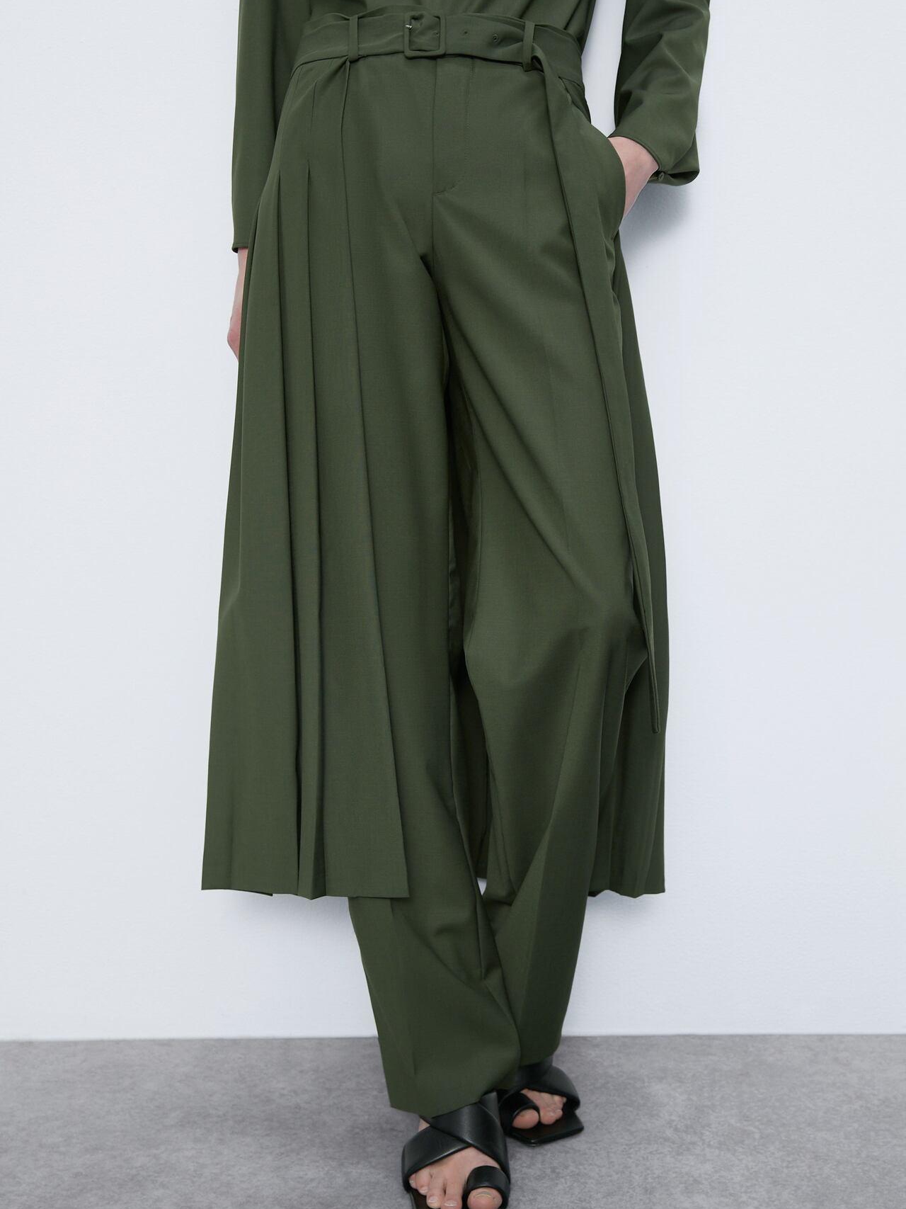 

Брюки Zara XAZ264364ZJEF L Хаки