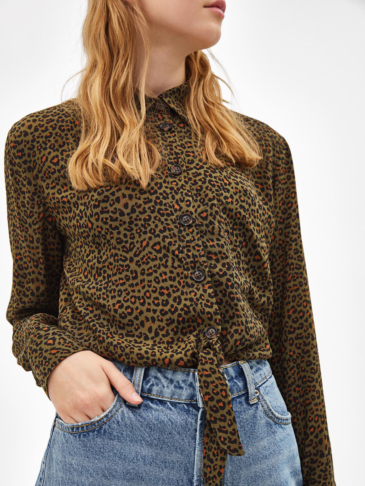 

Блузка Bershka XAZ282375WGHC M Зеленая