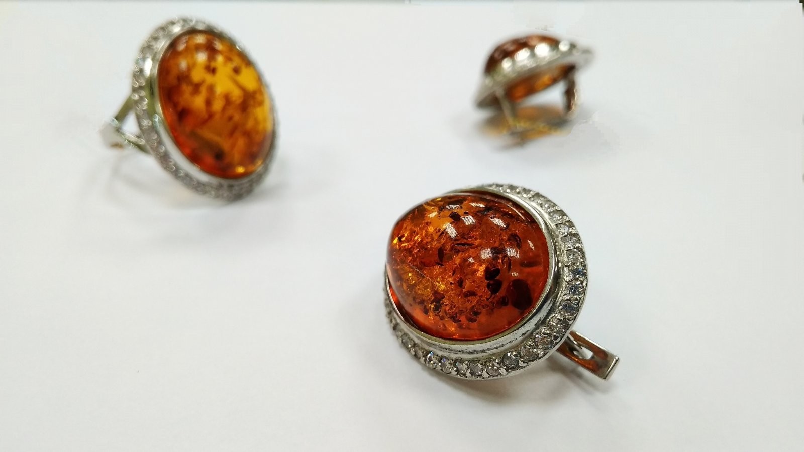 

Серебряный комплект 925 пробы. Серьги - 0404.01 9,94г. Кольцо - 0404.01 - 6,04г. размер - 19,5.