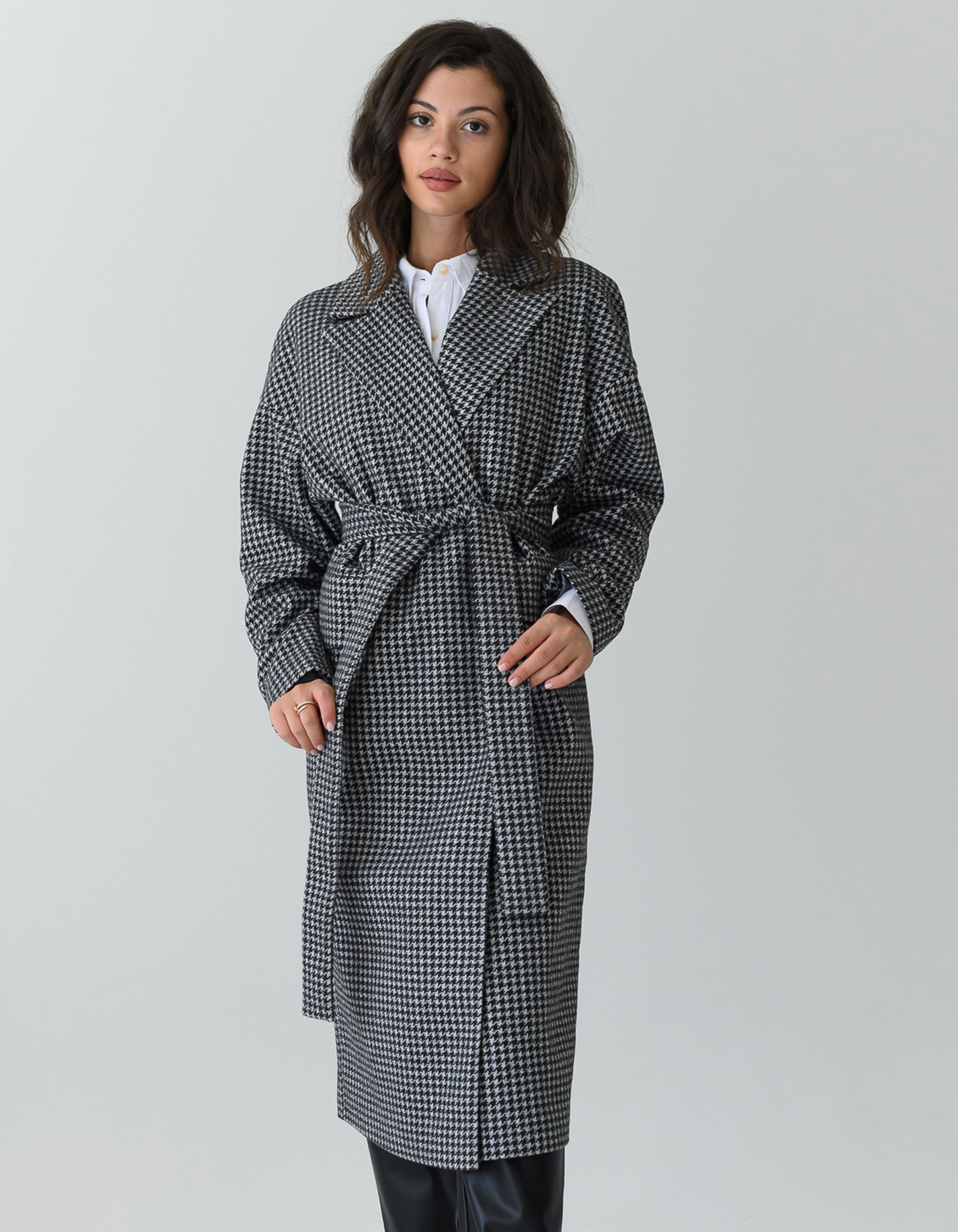 

Пальто деми Wear me женское демисезонное на запах с поясом в клетку  Чёрный 2W/01/29, Пальто деми Wear me женское демисезонное на запах с поясом в клетку XL Чёрный 2W/01/29
