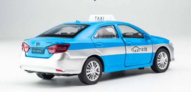

Модель легкового автомобиля Jianyuan 1:32 Toyota Camry синего цвета