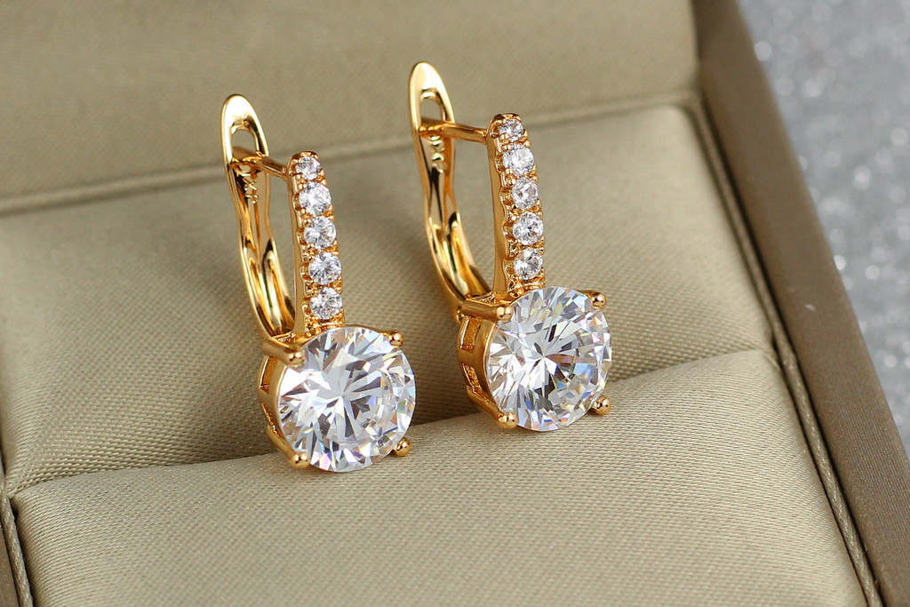 

Серьги Xuping Jewelry с круглыми белыми камнями 2 см золотистые