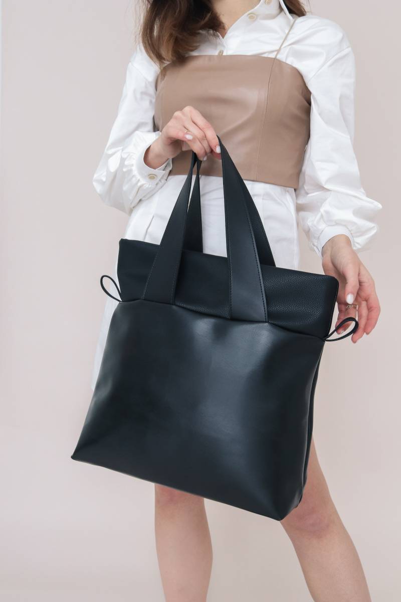 

Вместительная сумка-шоппер "Меган" с вставкой бежевого цвета ROMASHKA, Черный