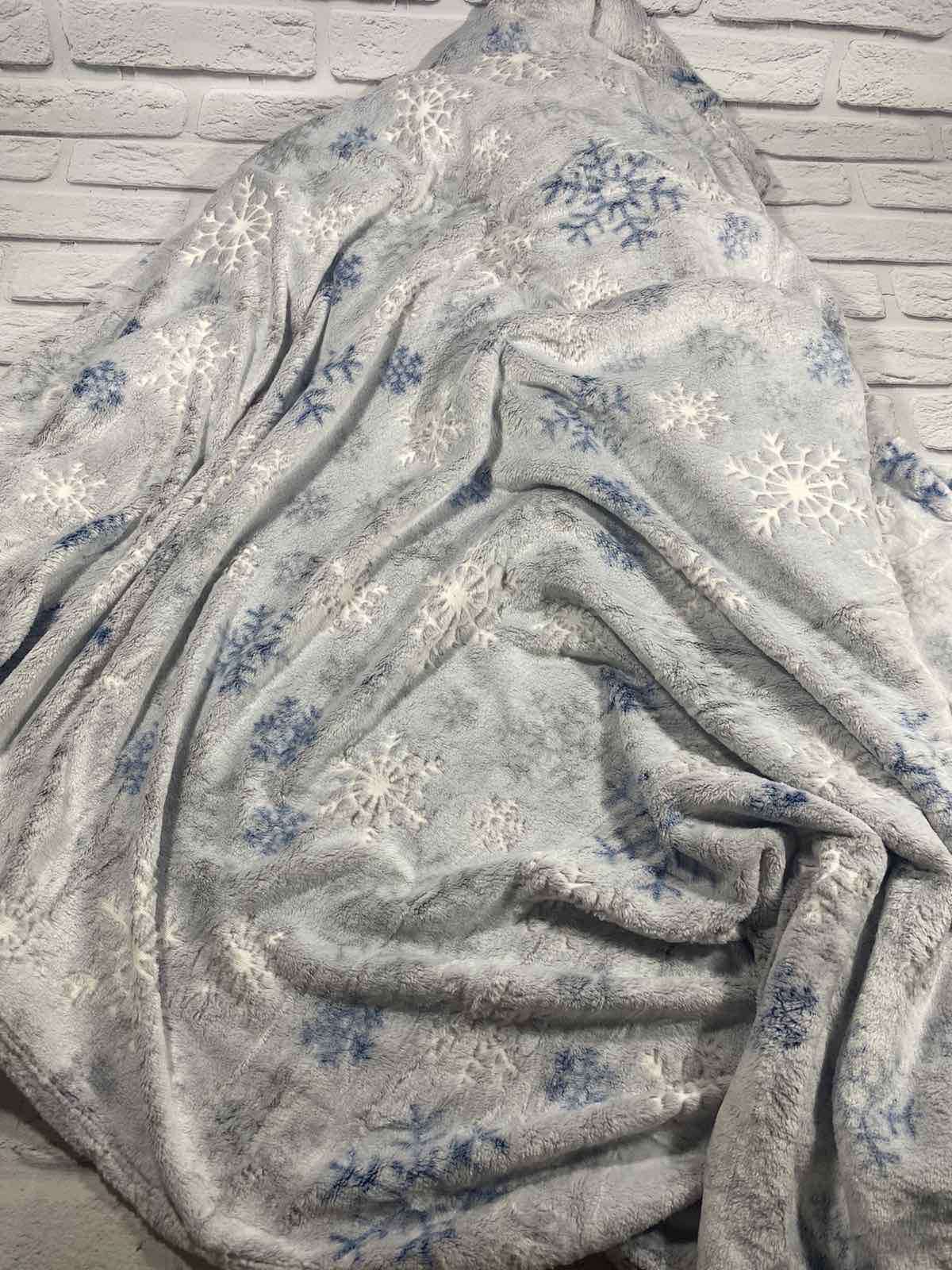 

Плед покрывало накидка из микрофибры светящийся в темноте 200х230 см (46733-Нов) Серый с снежинками