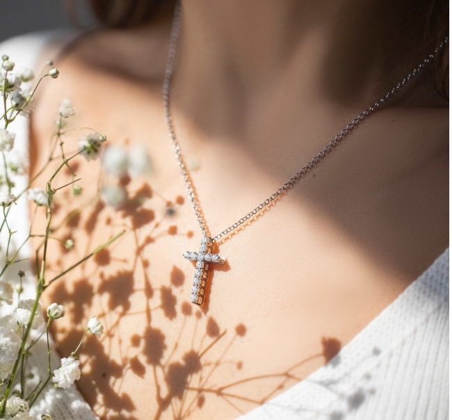

Серебряное колье с камнями Swarovski Блаженство UMAX 6201sw Размер 43