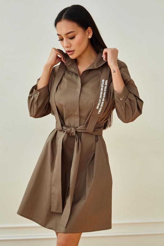 

Женское JADONE FASHION коттоновое платье-рубашка с портупеей и карманами Адина цвет хаки  (Платье с портупеей Адина хаки, Женское JADONE FASHION коттоновое платье-рубашка с портупеей и карманами Адина цвет хаки S (Платье с портупеей Адина хаки)