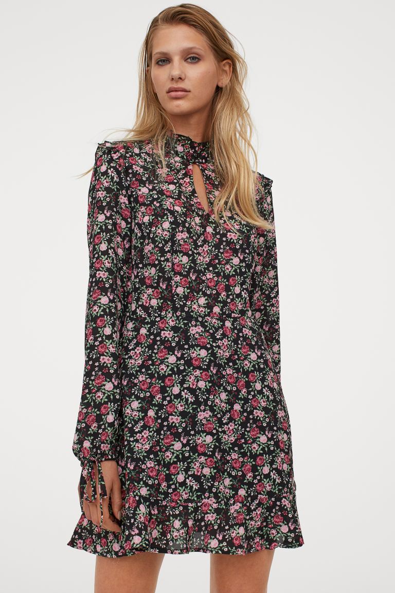 

Платье с оборками H&M  Черный/Цветы, Платье с оборками H&M 46 Черный/Цветы