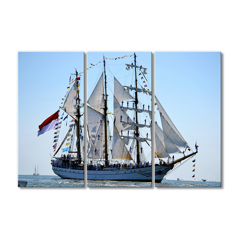 

Модульная картина Artel «Корабль с парусами в море» 3 модуля 90x135 см