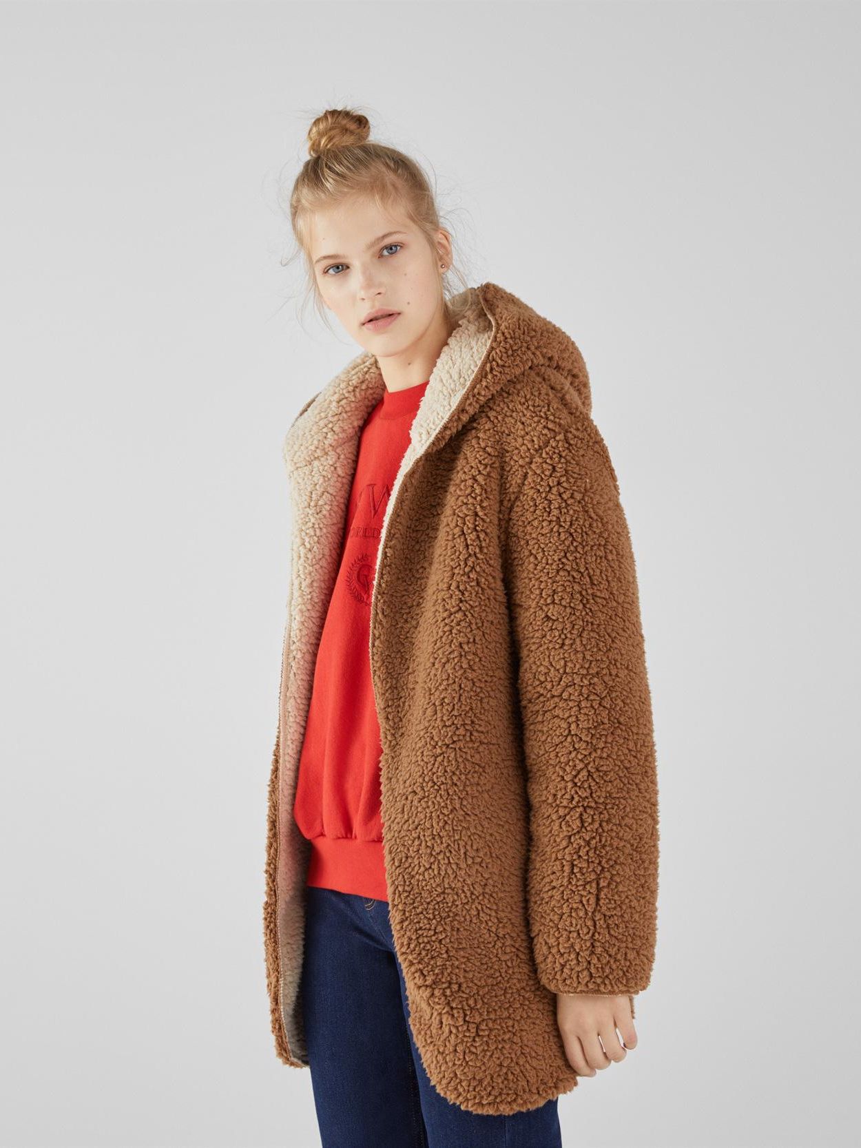 

Полушубок Bershka XAZ282636KZHH M-L Бежевый с коричневым