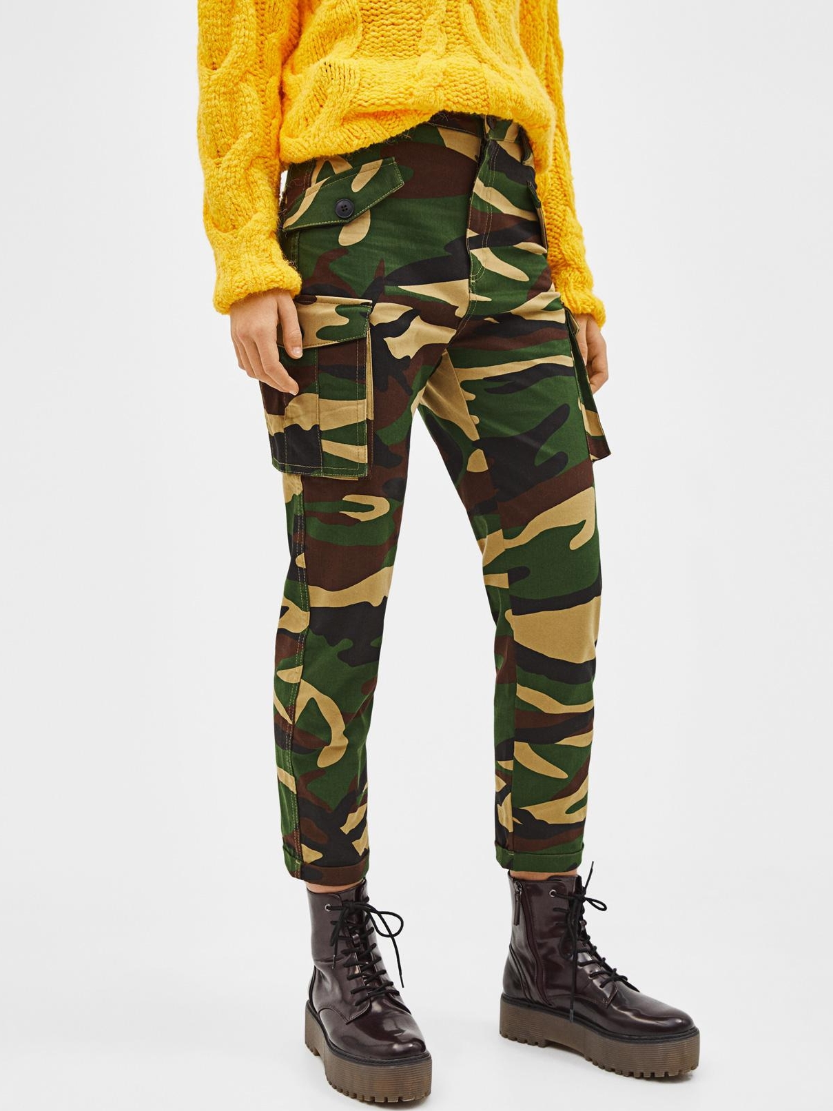 

Брюки Bershka XAZ147331CMJQ  Милитари, Брюки Bershka XAZ147331CMJQ 36 Милитари