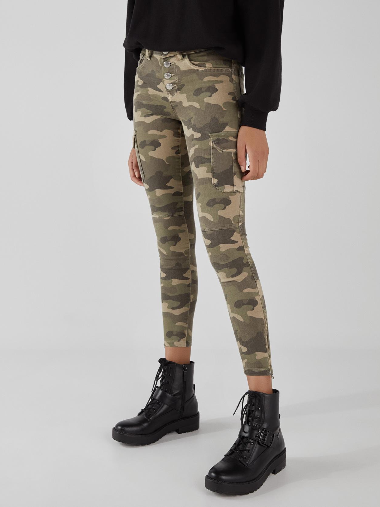 

Джинсы Bershka XAZ220929BPAF 32 Милитари