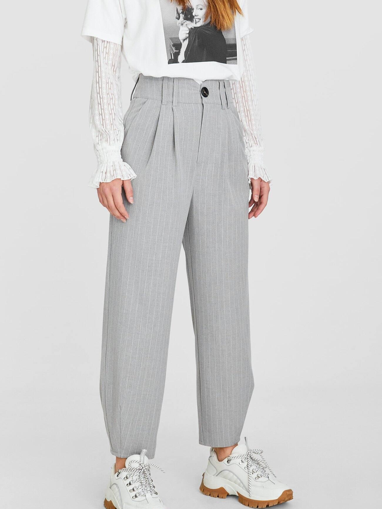 

Брюки Stradivarius XAZ230759WMVS 38 Серые с белым