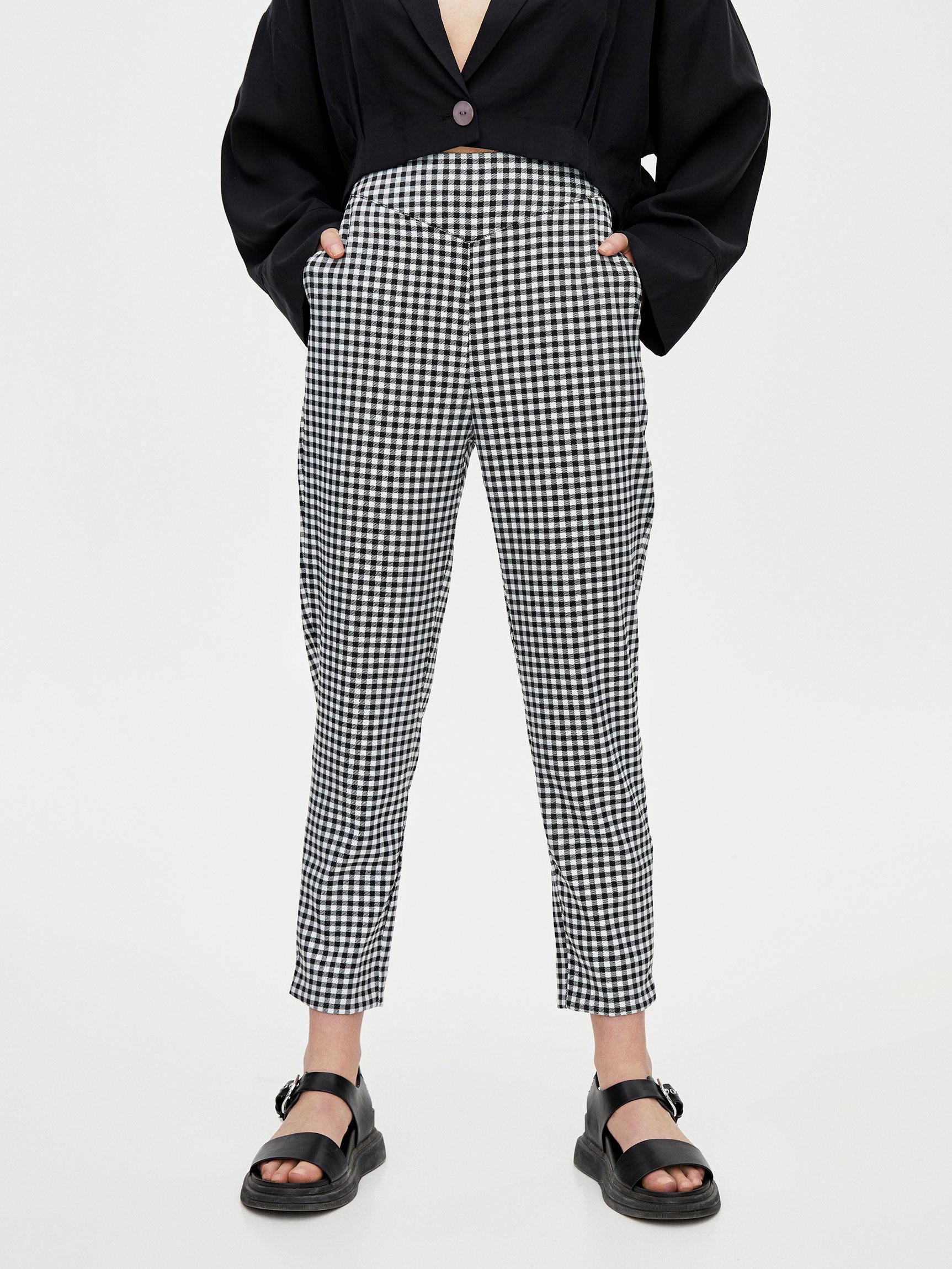 

Брюки Pull & Bear XAZ240806QHDJ  Белые с черным, Брюки Pull & Bear XAZ240806QHDJ 42 Белые с черным
