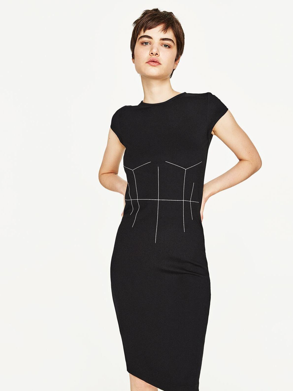 

Платье Zara XAZ139765CHSW S Черное