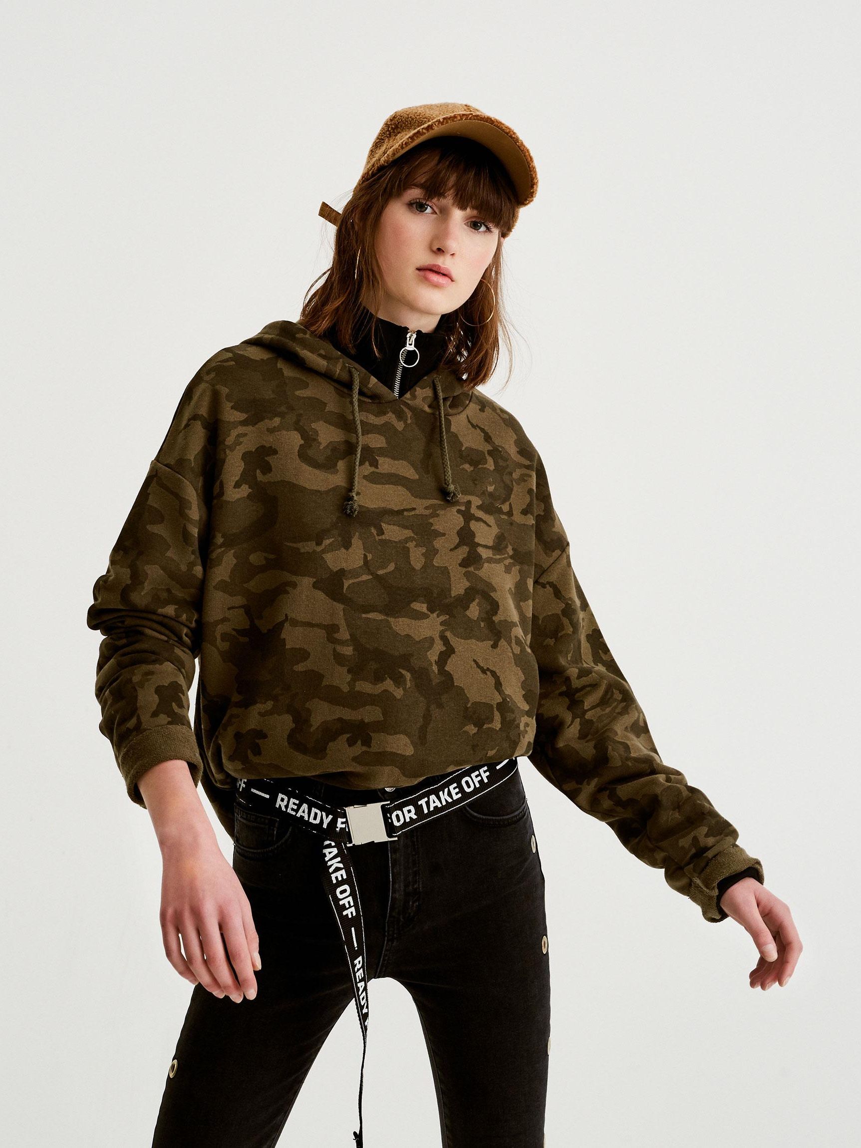 

Худи Pull & Bear XAZ217132CZXK M Зеленое