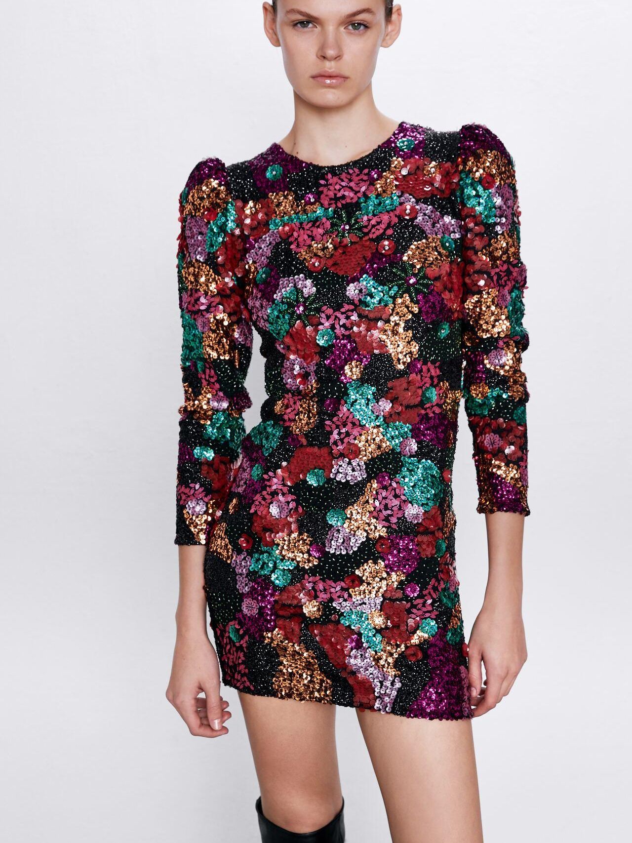 

Платье Zara XAZ229166CJPW S Черное с разноцветным