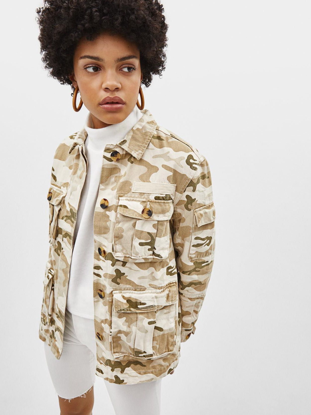 

Джинсовая куртка Bershka XAZ231506VGJH XS Милитари