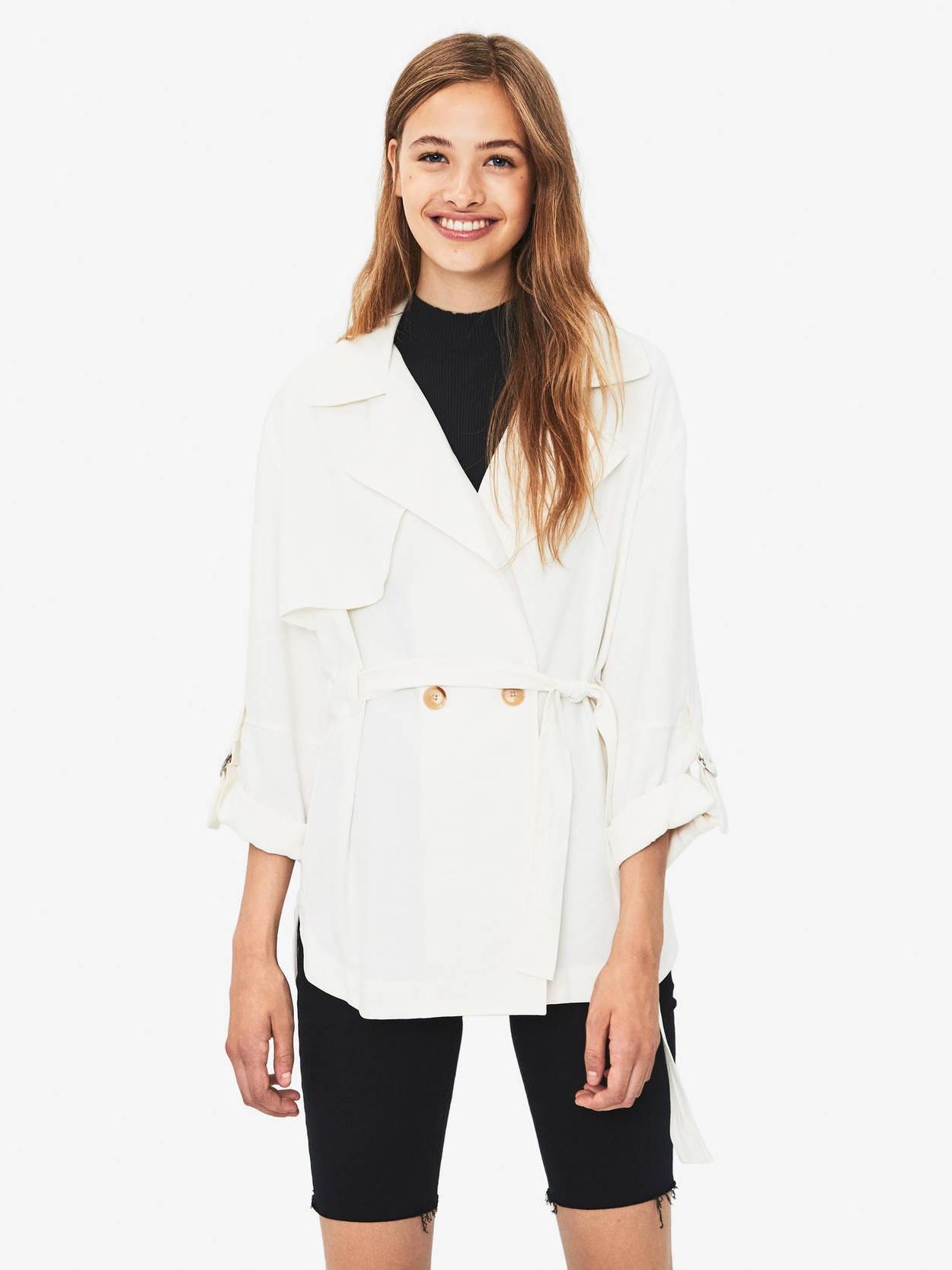 

Тренч Bershka XAZ238606UZNB XS-S Белый