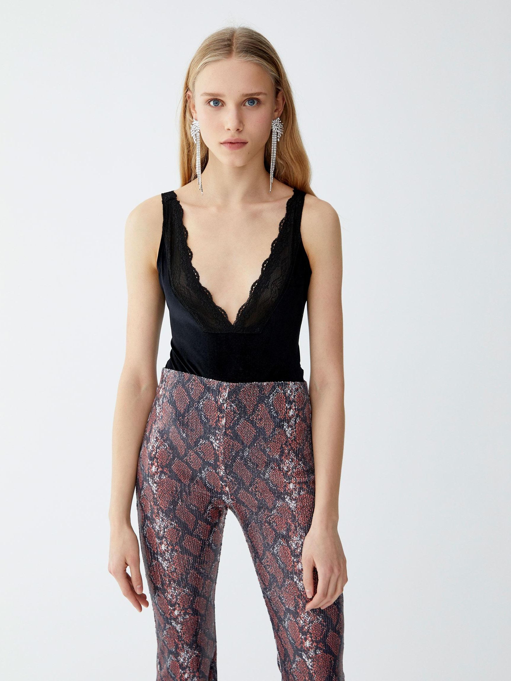 

Боди-блузка Pull & Bear XAZ241006UVYI  Черная, Боди-блузка Pull & Bear XAZ241006UVYI L Черная