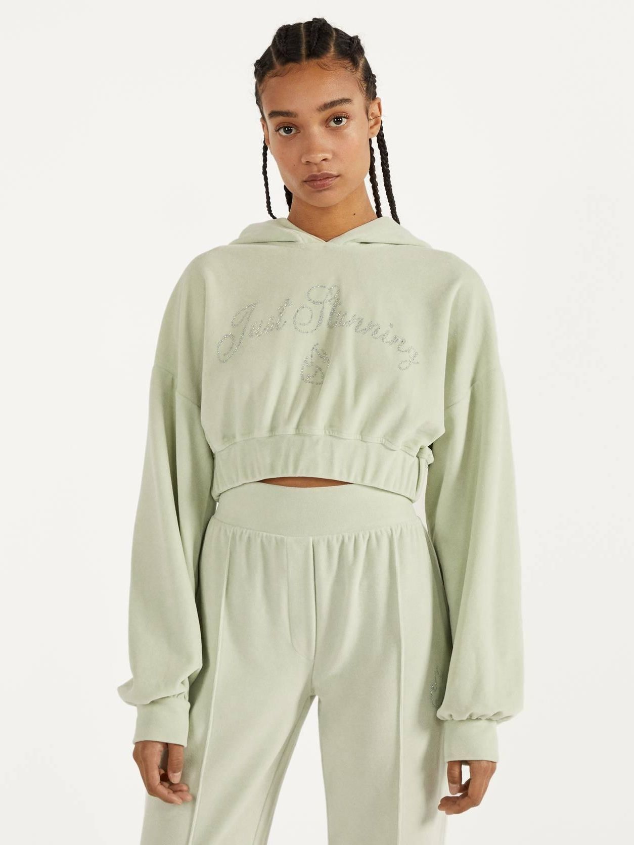 

Худи Bershka XAZ263001VGIM  Бледно-мятное, Худи Bershka XAZ263001VGIM M Бледно-мятное