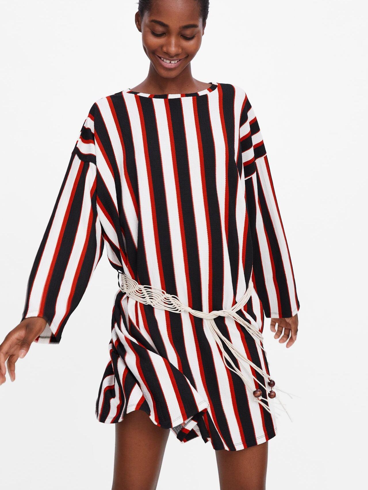 

Платье Zara XAZ263437ZBXB  Черное с белым и красным, Платье Zara XAZ263437ZBXB L Черное с белым и красным