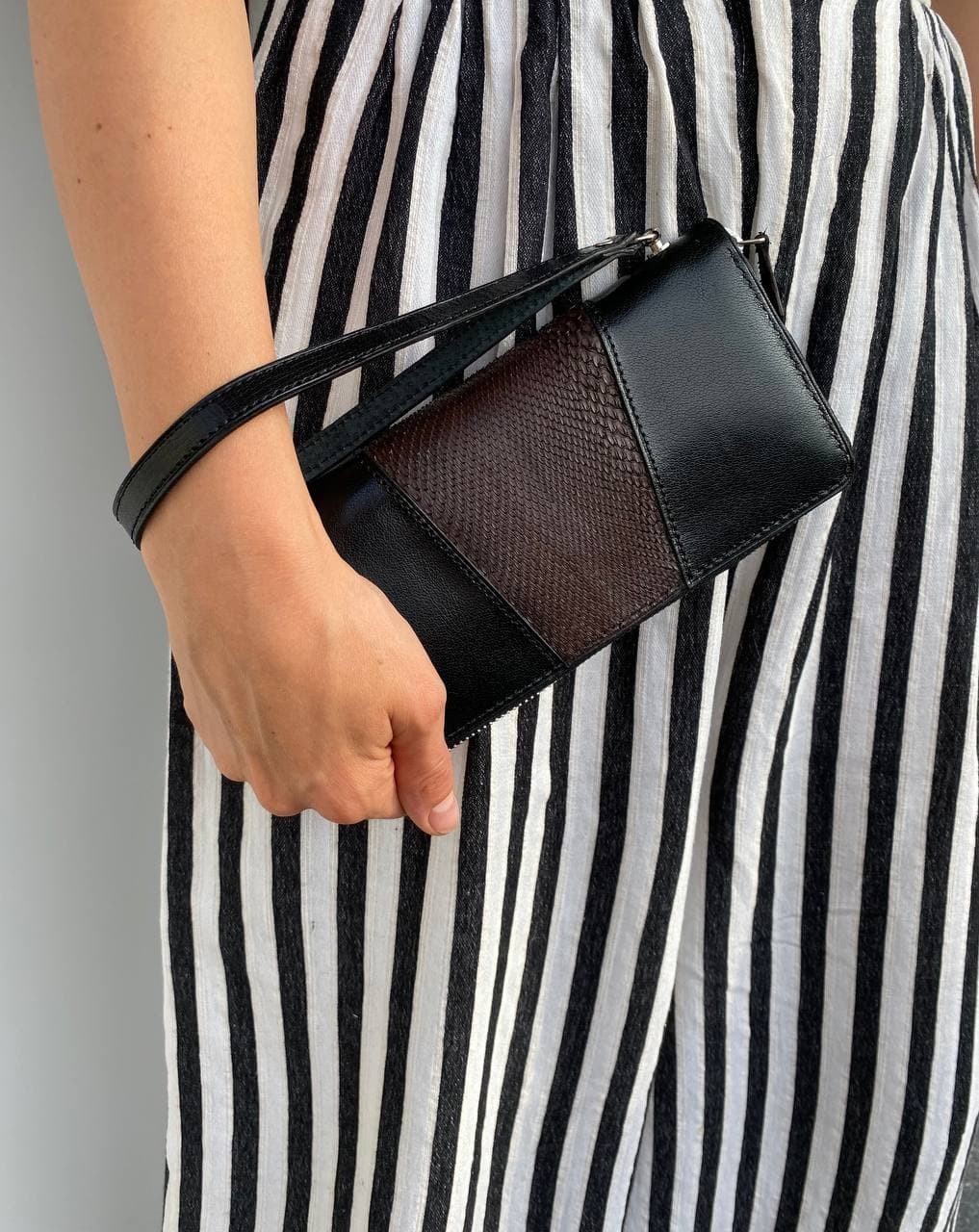 

Женский клатч Без бренда из натуральной кожи со вставкой кожи питона Черный