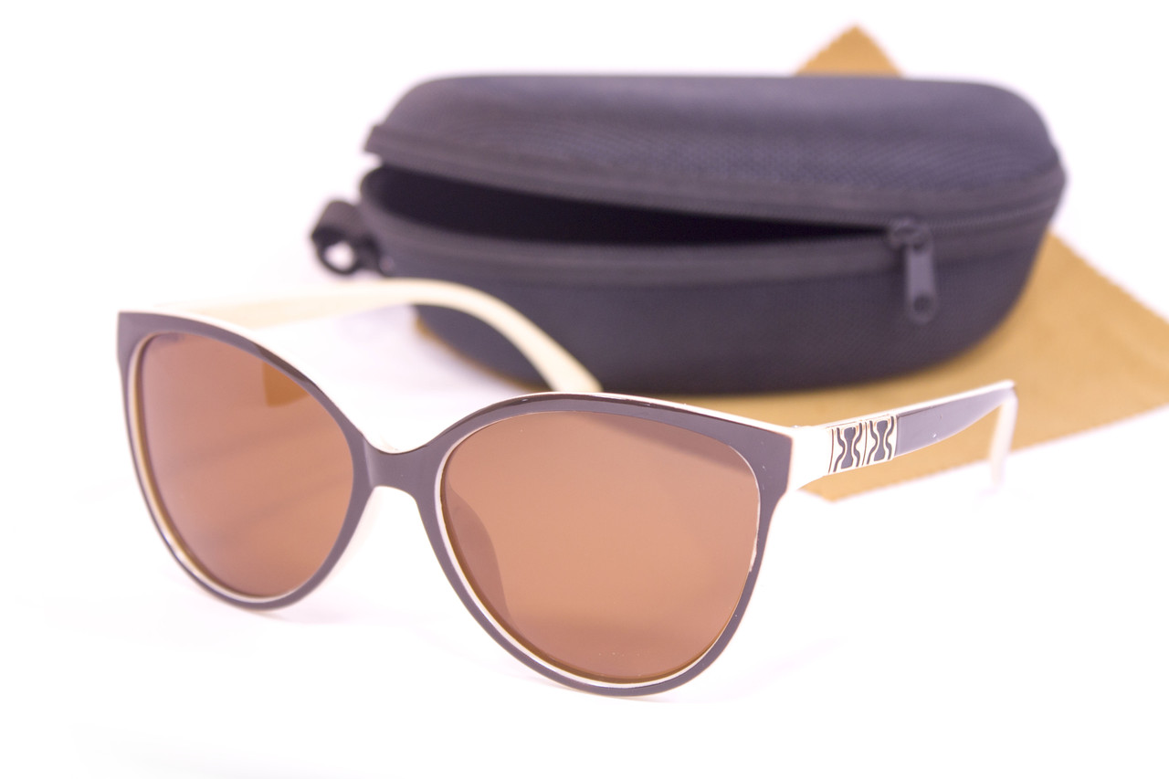 

Солнцезащитные очки с футляром Shust F0956-4