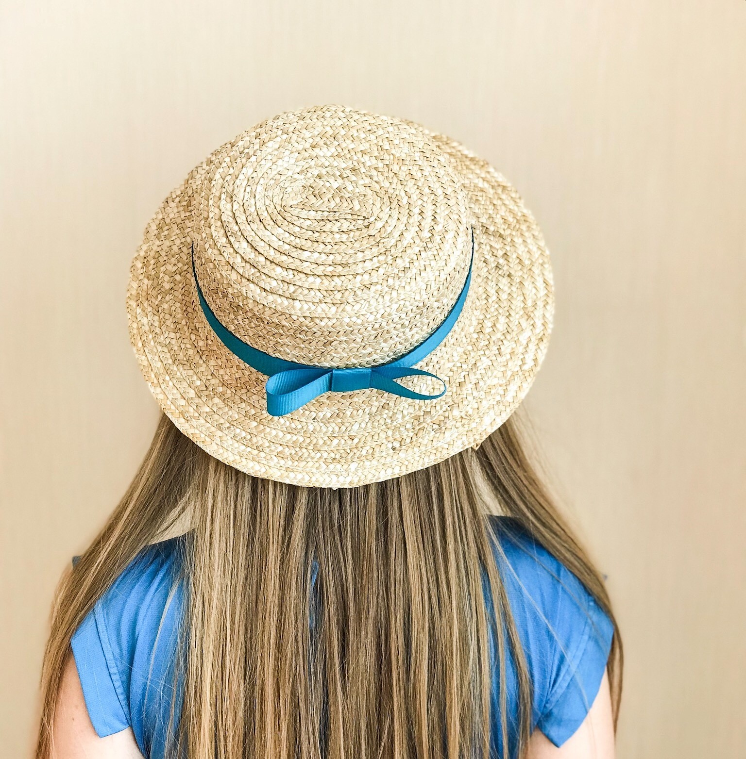 

Шляпа канотье из натуральной соломы 54-58 см поле 6 см с синей лентой