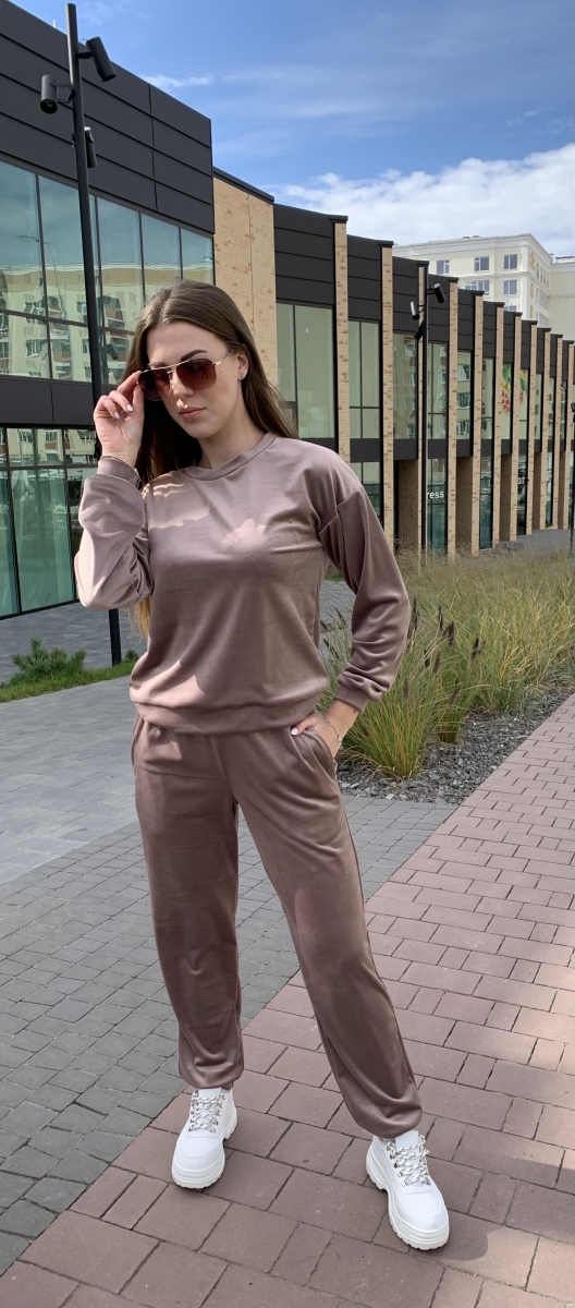 

Женский Плюшевый костюм L(48-50) Мокко