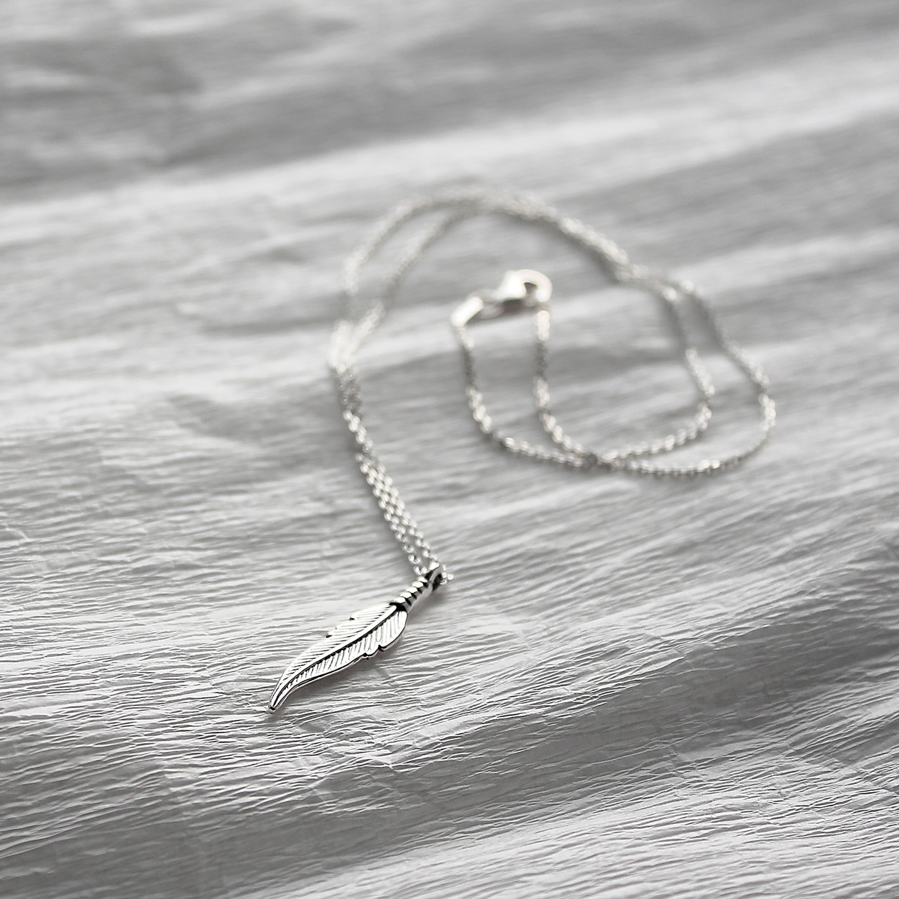 

Серебряное колье Перо 45