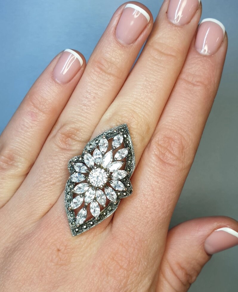 

Кольцо серебряное с горным хрусталем 18,5 9,93 г