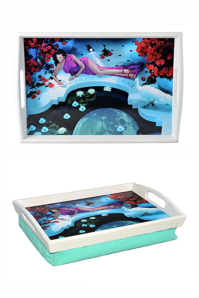 

Поднос на подушке BST Девушка у басейна 48х33см 040061