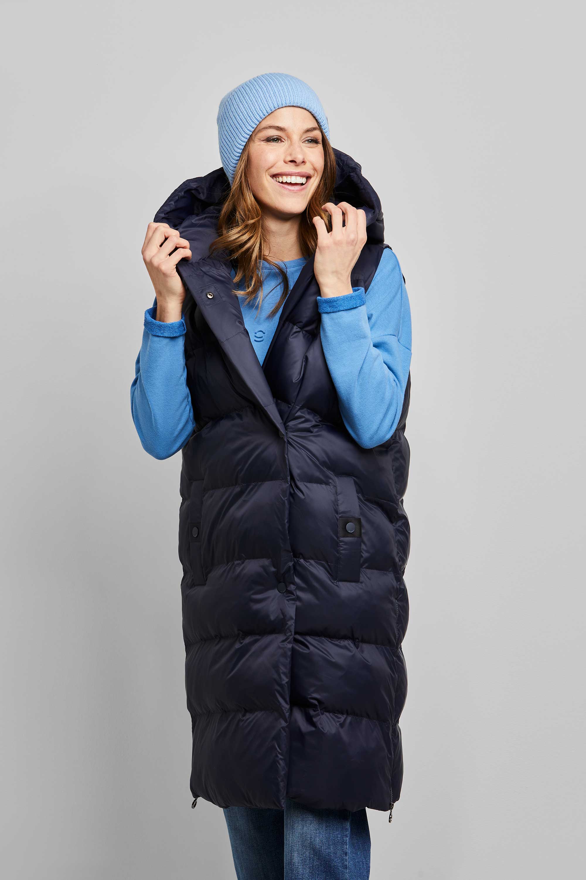 

Женская жилетка Bugatti  Темно-синий 860100 81205/390, Женская жилетка Bugatti 44 Темно-синий 860100 81205/390