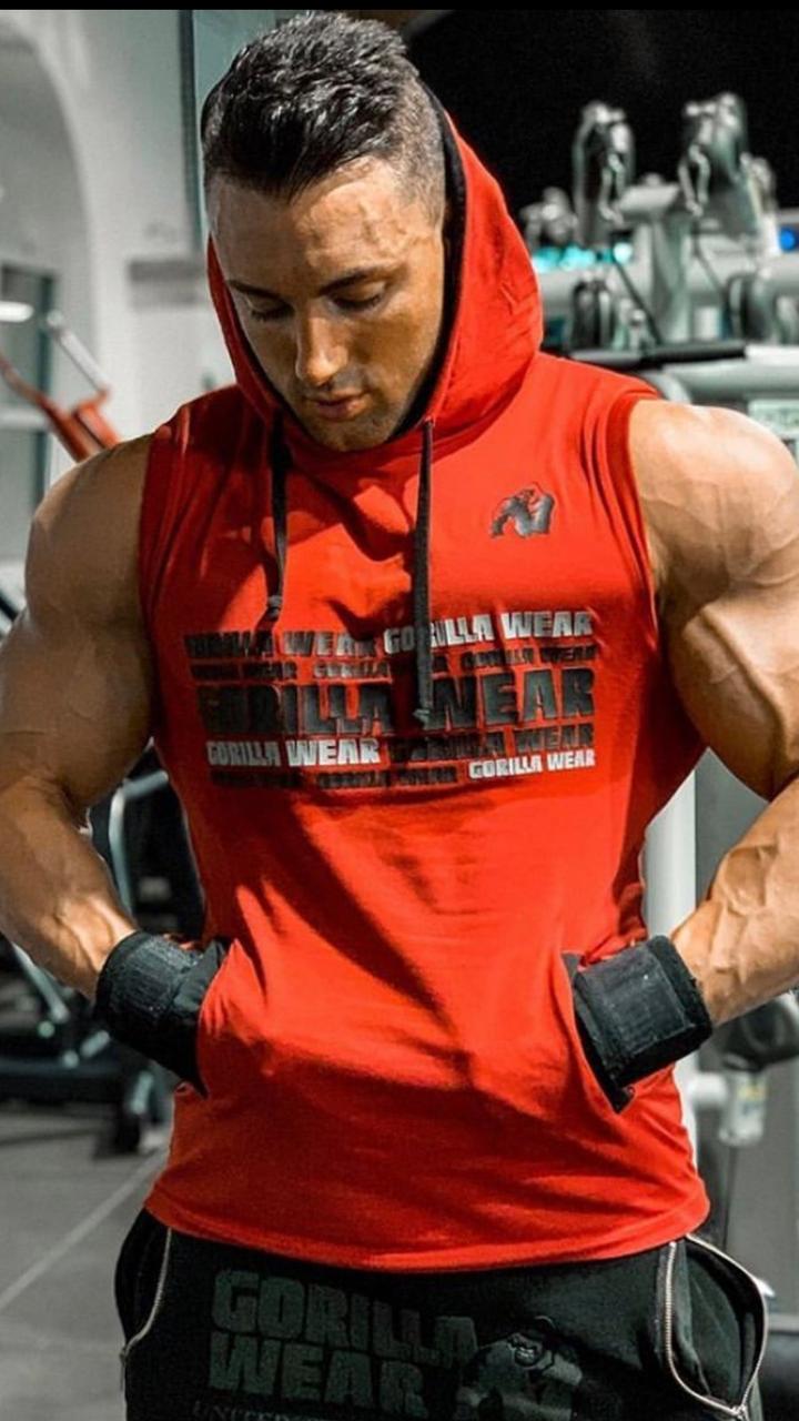 

Безрукавка мужская с капюшоном Gorilla Wear красная XL