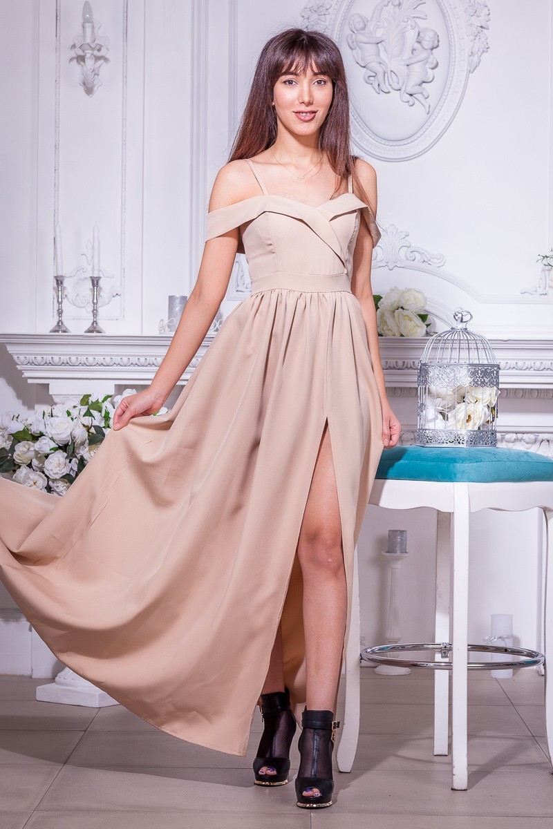 

Длинное нарядное бежевое платье с открытыми плечами FashionYouWant S бежевый 43330268