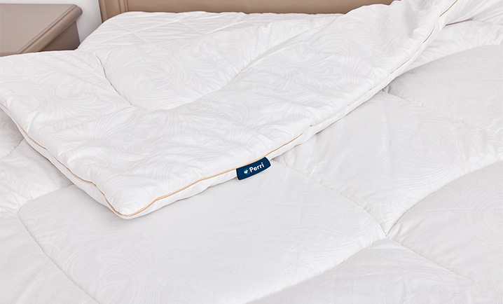 

Одеяло из овечьей шерсти Perri Wool осень-весна 160х215