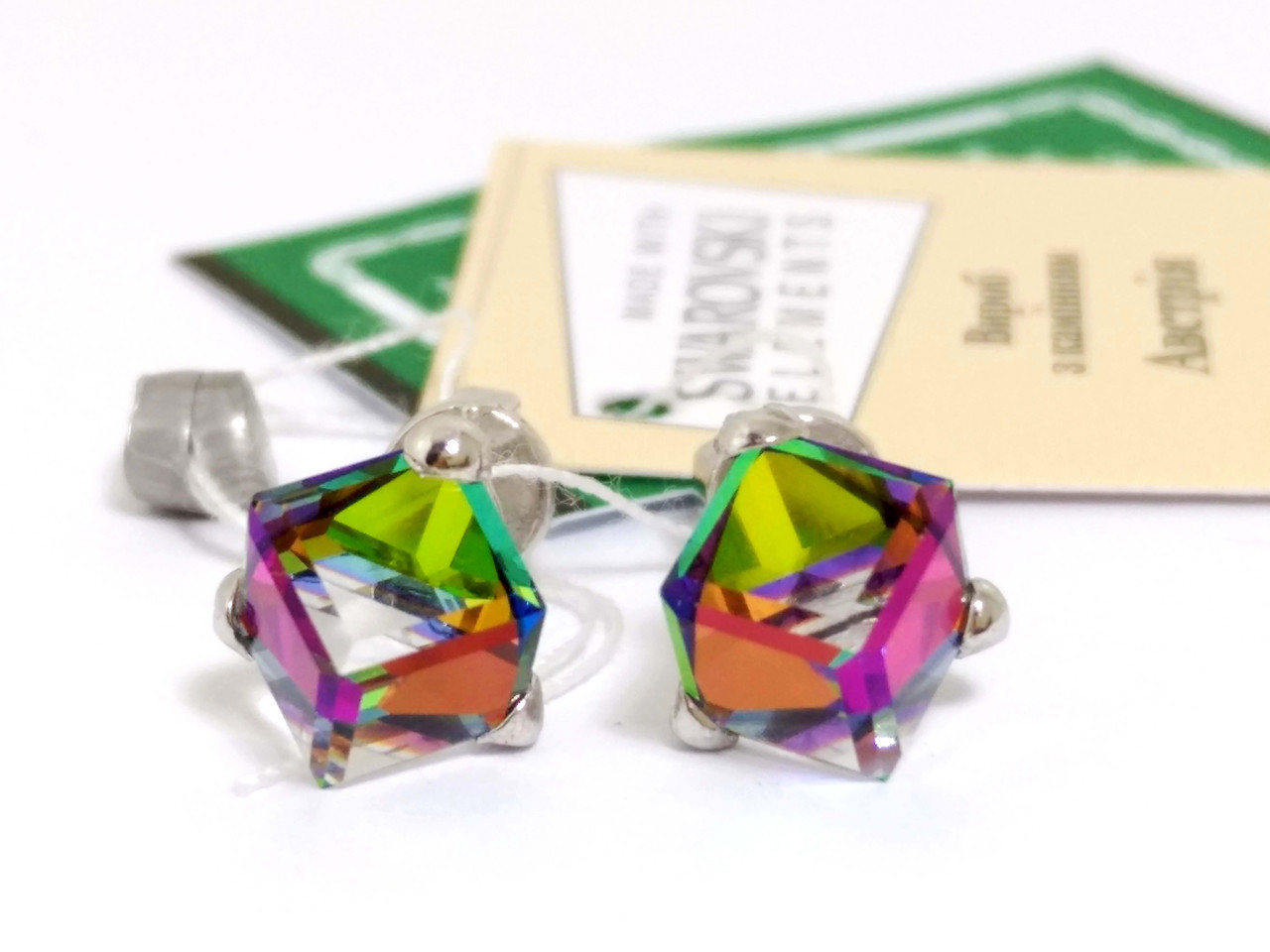 

Серебряные серьги пусеты Кубик Swarovski прозрачный хамелеон 5782-р VM
