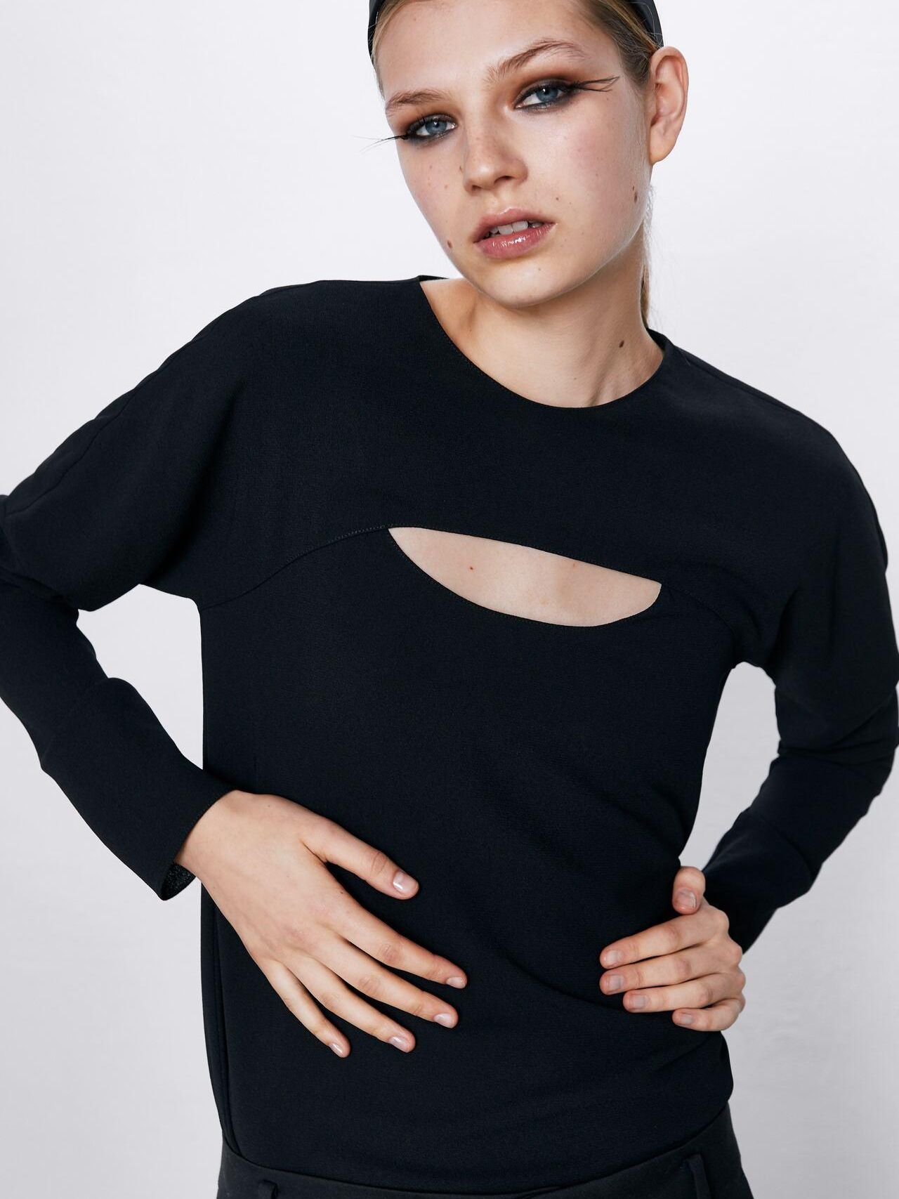 

Блузка Zara XAZ229477DXGU  Черная, Блузка Zara XAZ229477DXGU XS Черная