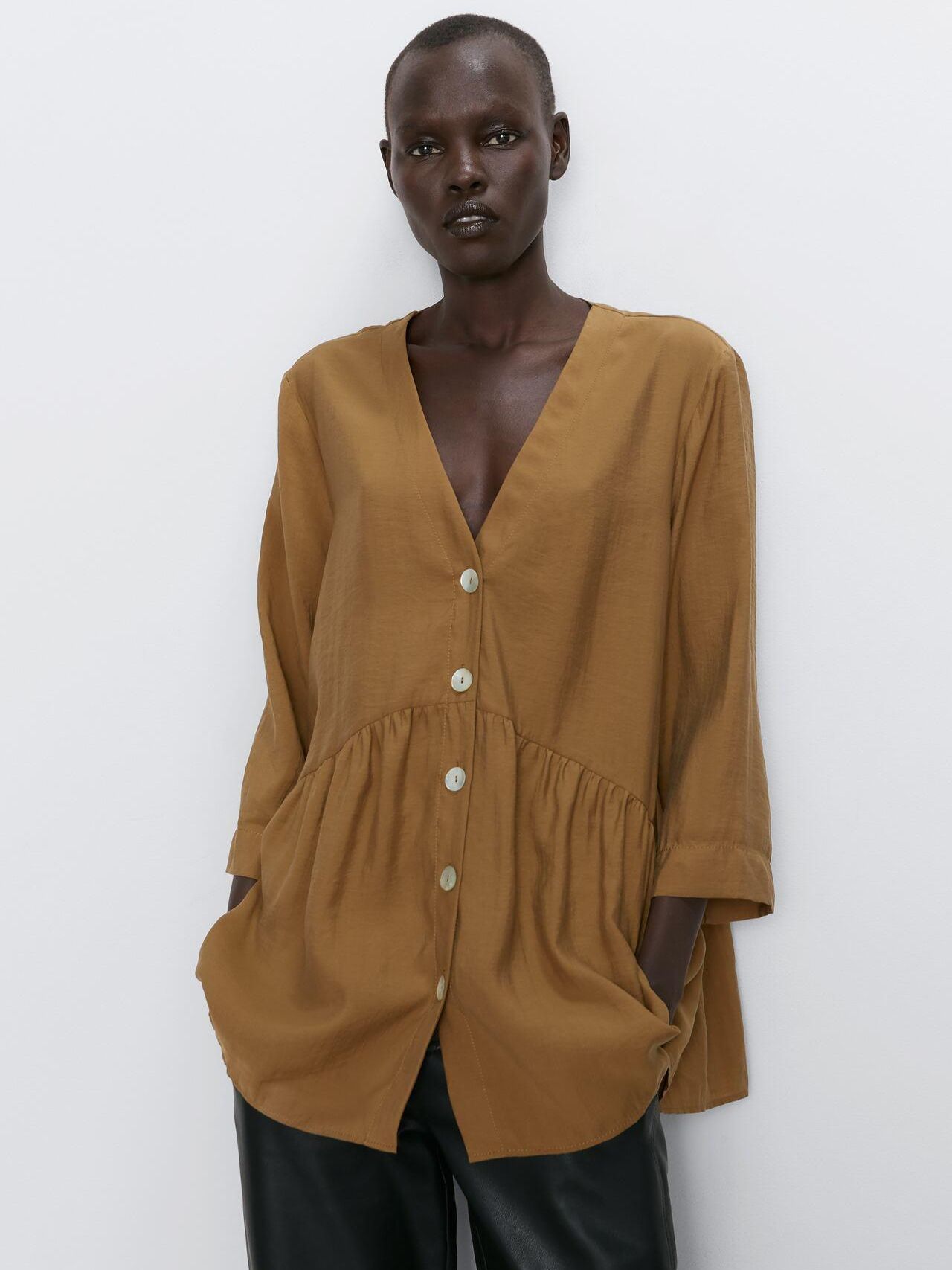 

Блузка Zara XAZ239262KROB XS Бежевая