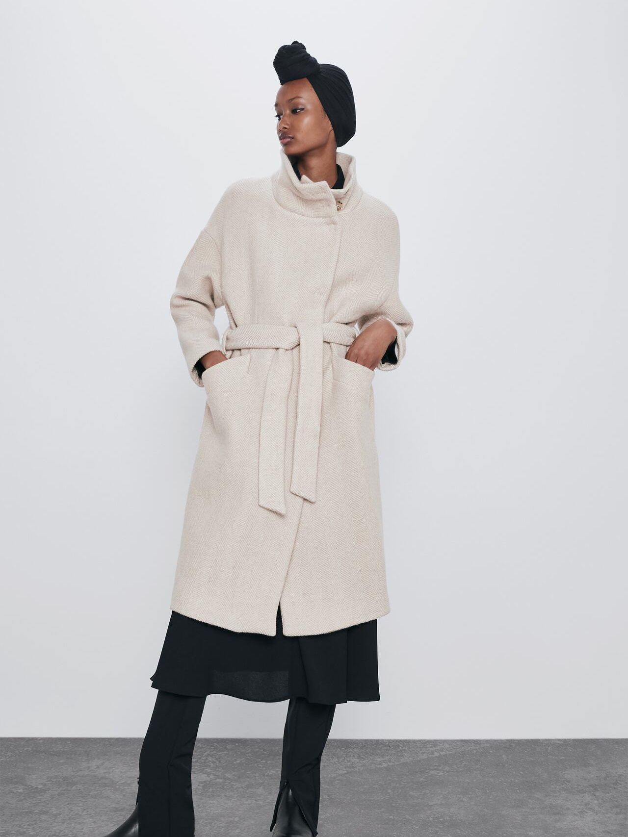 

Пальто Zara XAZ244659AUDO M Бежевое