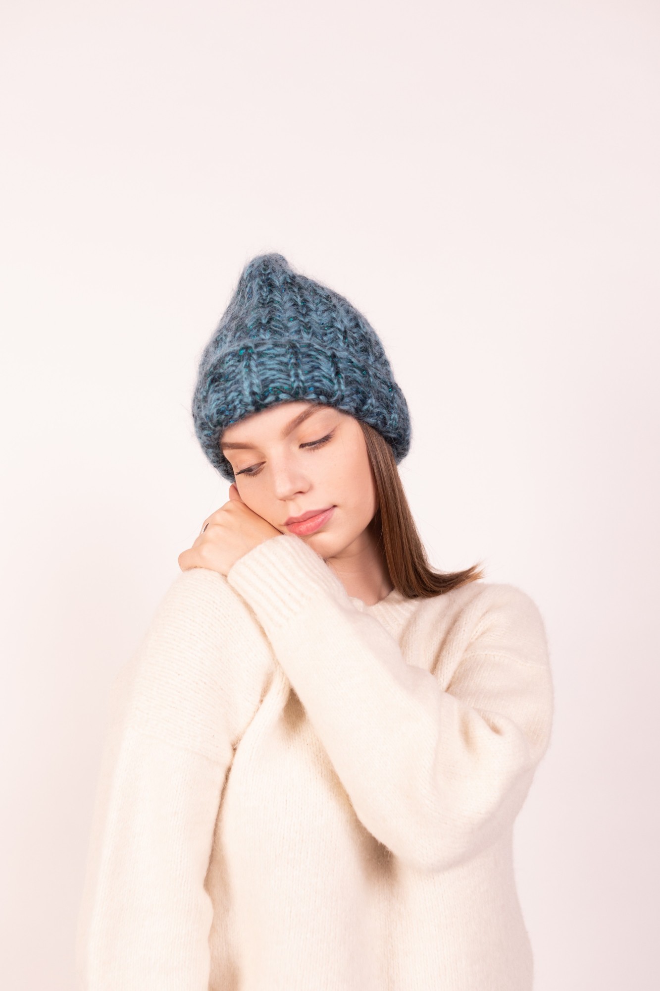 

Шапка женская ручной работы Hats_with_love 56 Голубая