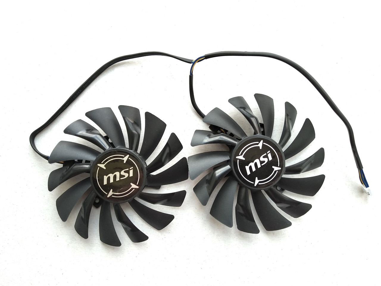

Вентилятор PowerLogic для видеокарты MSI PLD09210S12HH (PLD09210B12HH) комплект 2 шт (№144)