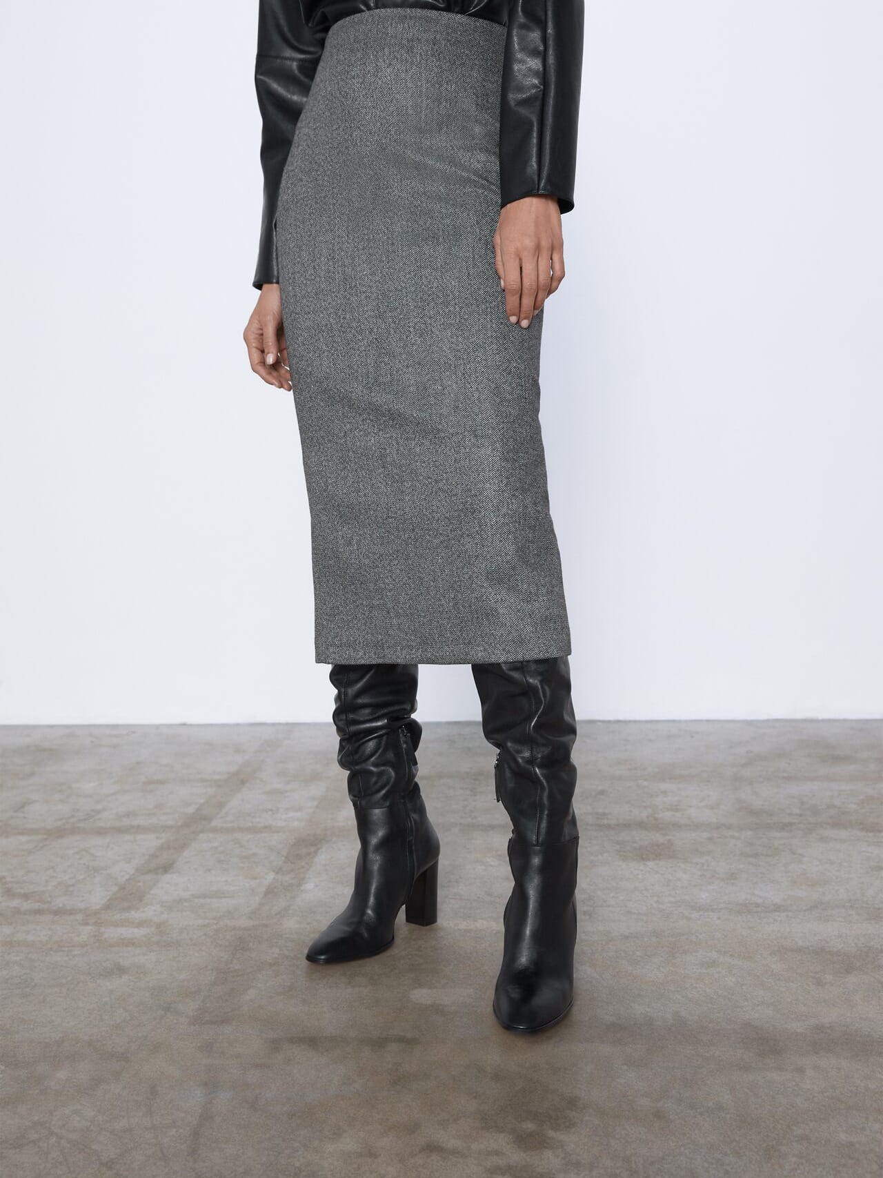 

Юбка Zara XAZ245089HKLN  Черно-серая, Юбка Zara XAZ245089HKLN XL Черно-серая