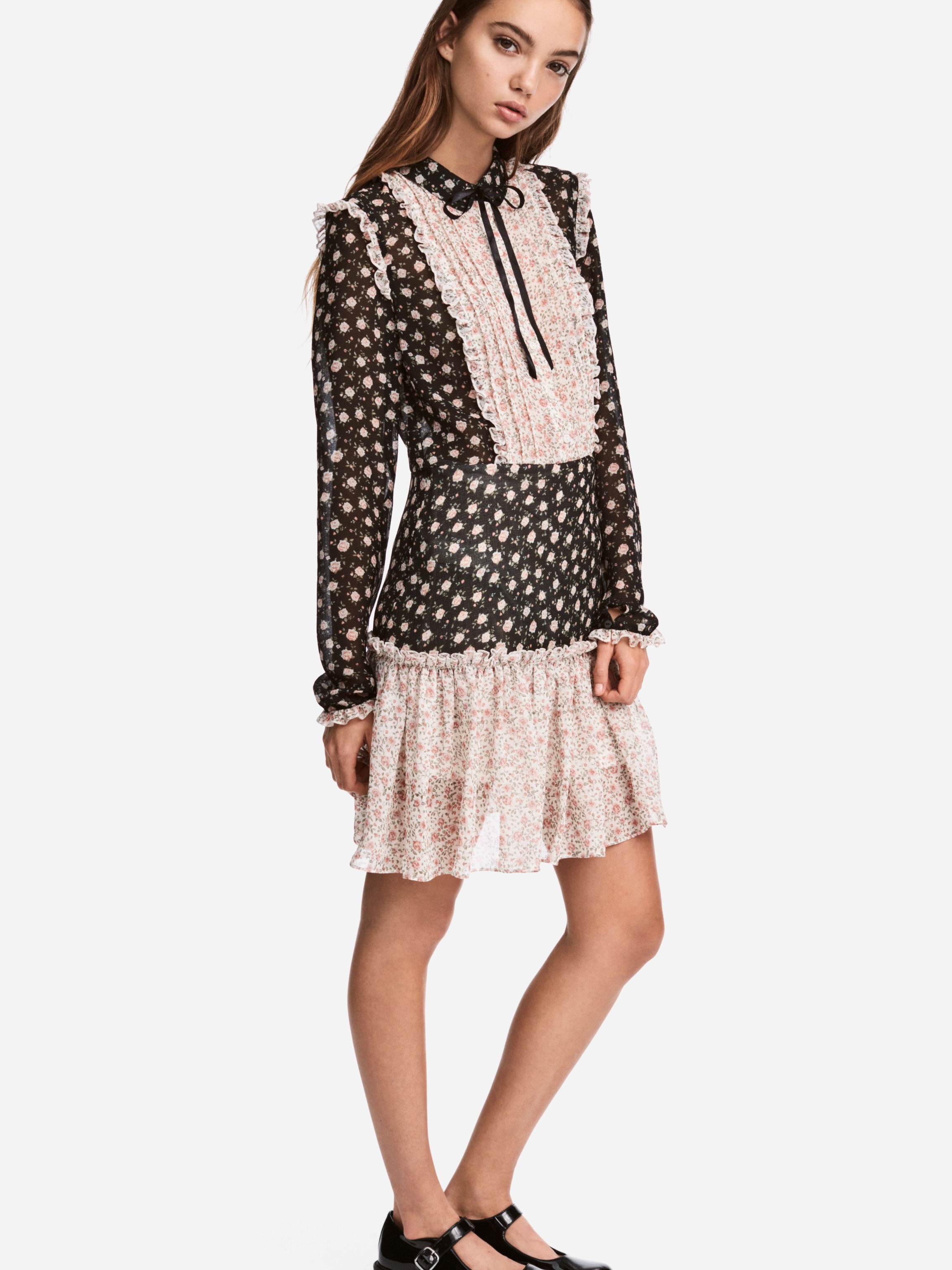 

Платье H&M Divided XAZ181079EGGB 32 Черное с бежевым