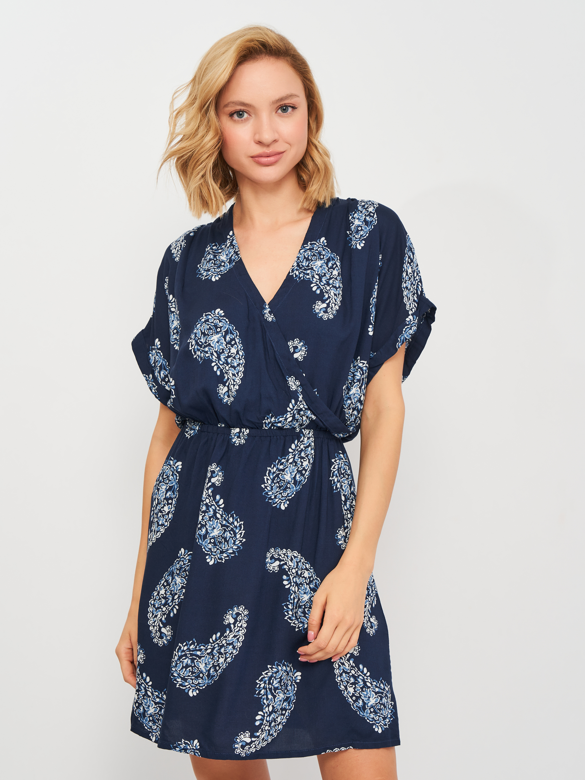

Платье H&M 2707-8719601  Темно-синее в цветы, Платье H&M 2707-8719601 34 Темно-синее в цветы