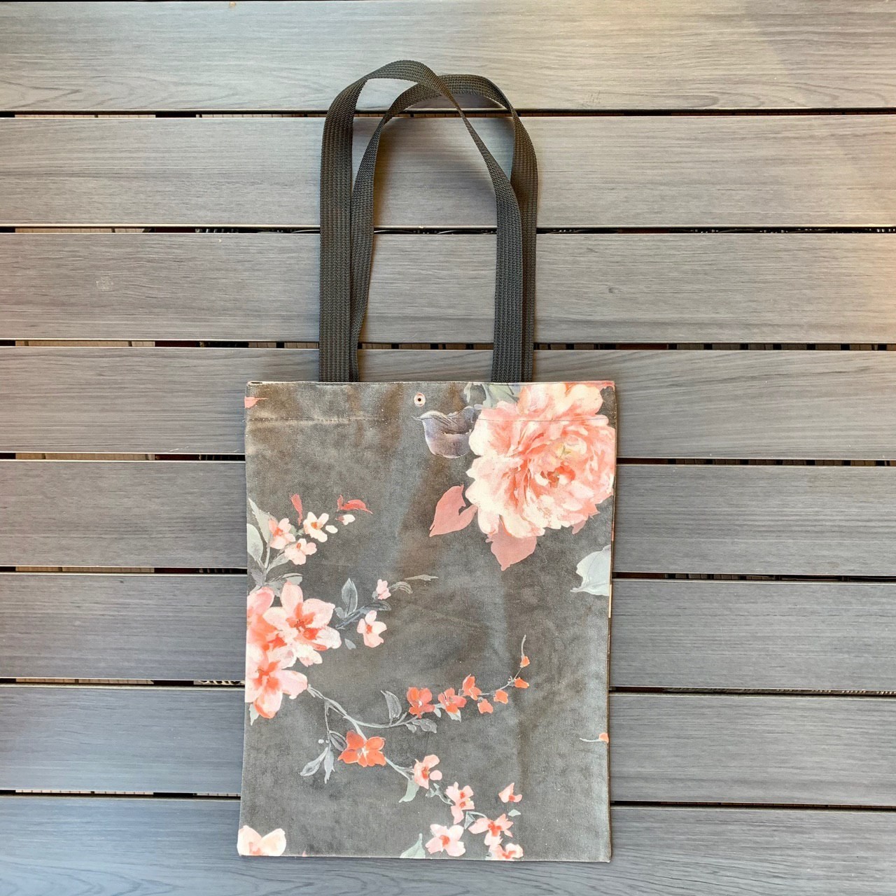 

Сумка-шоппер из испанского хлопка графитовый с пионами. Peony.