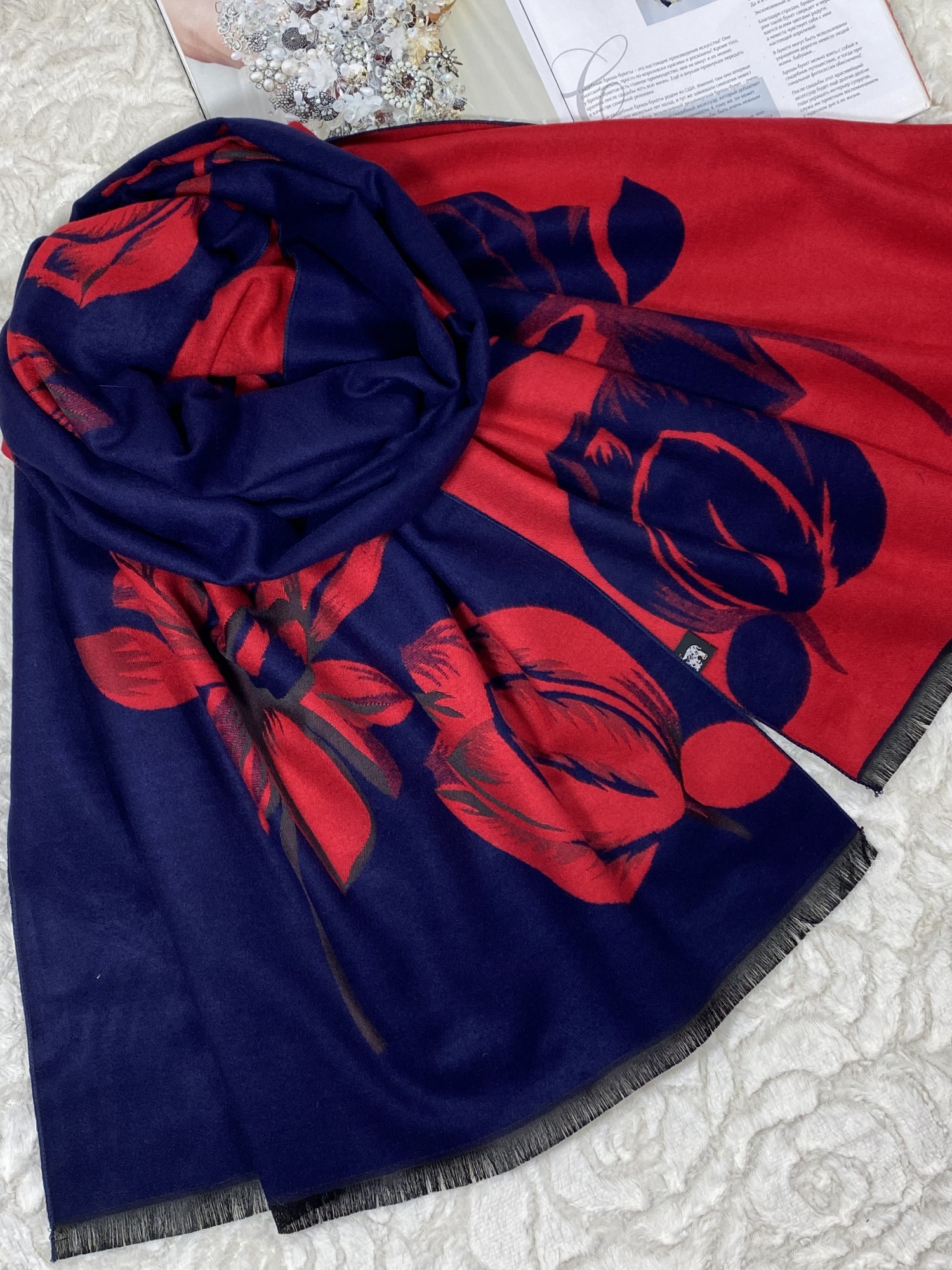 

Палантин Pashmina 190*60 см зимний двухсторонний шерстяной с цветком синий с красным