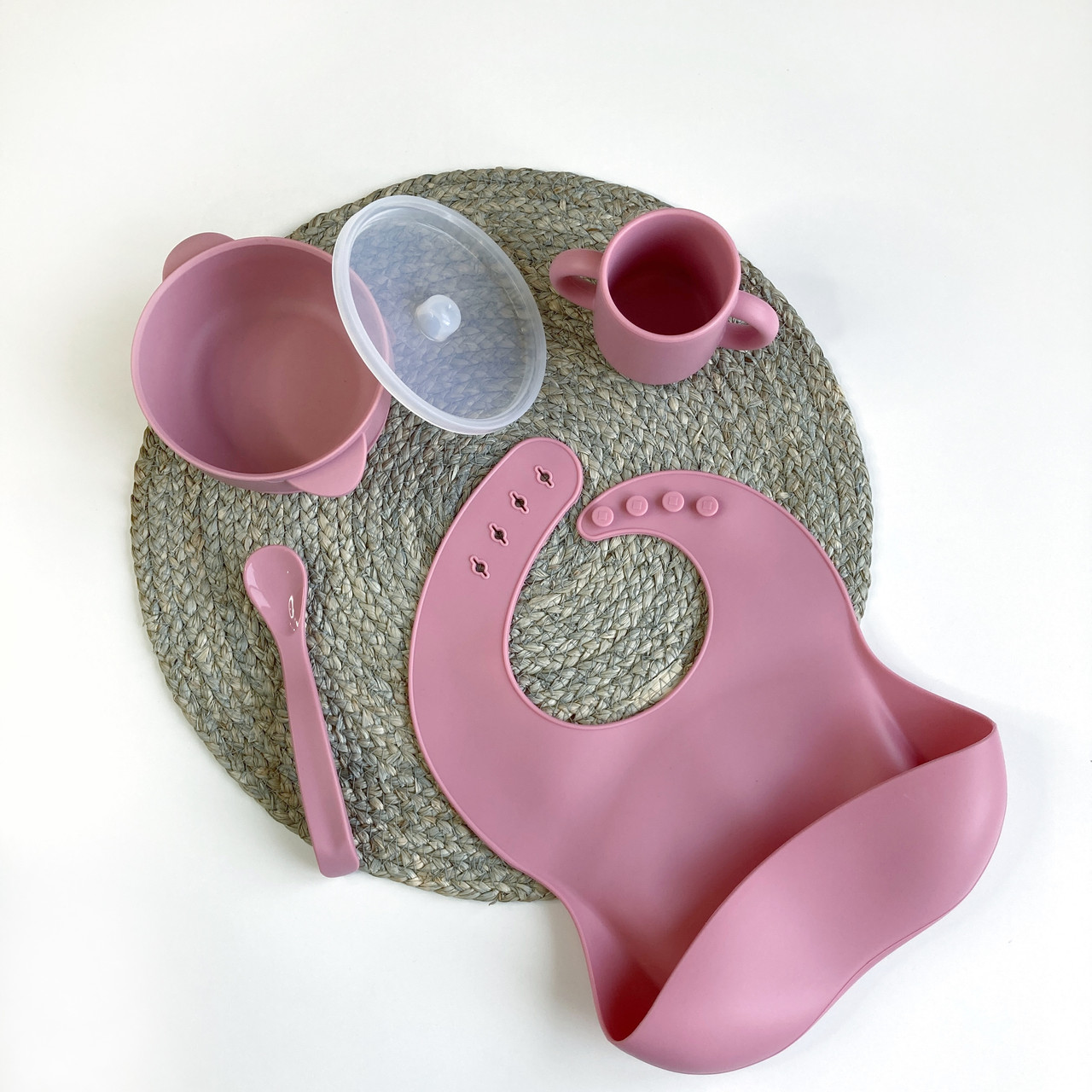 

Силиконовая посуда набор для прикорма Gornyatko тарелка с крышкой чашка слюнявчик Румянец